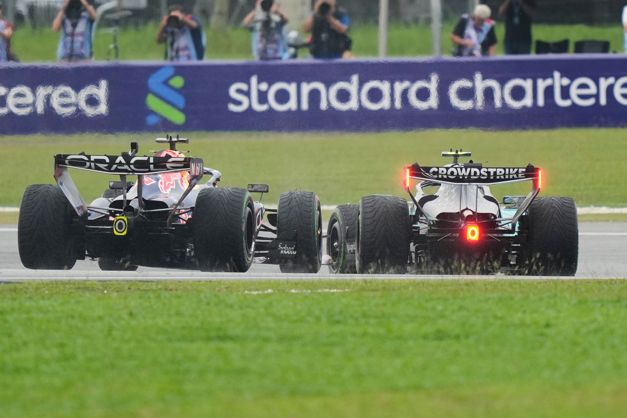 Wehe, wenn ein Formel-1-Auto plötzlich nur noch 20 km/h fährt.