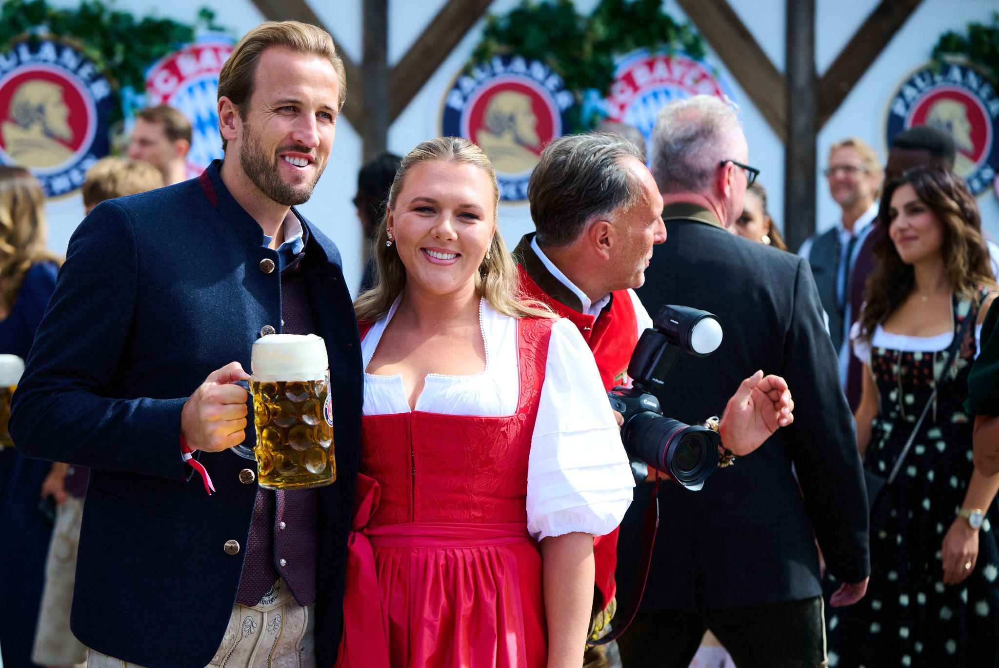 Gibt es bald einen Grund zum Anstoßen für Harry Kane? (Archivbild)