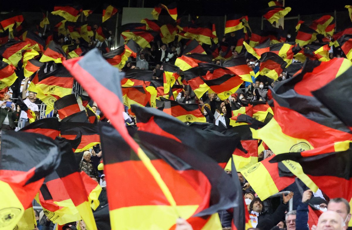 Deutschland-Fans-Zuschauer-min Deutschland - Bosnien