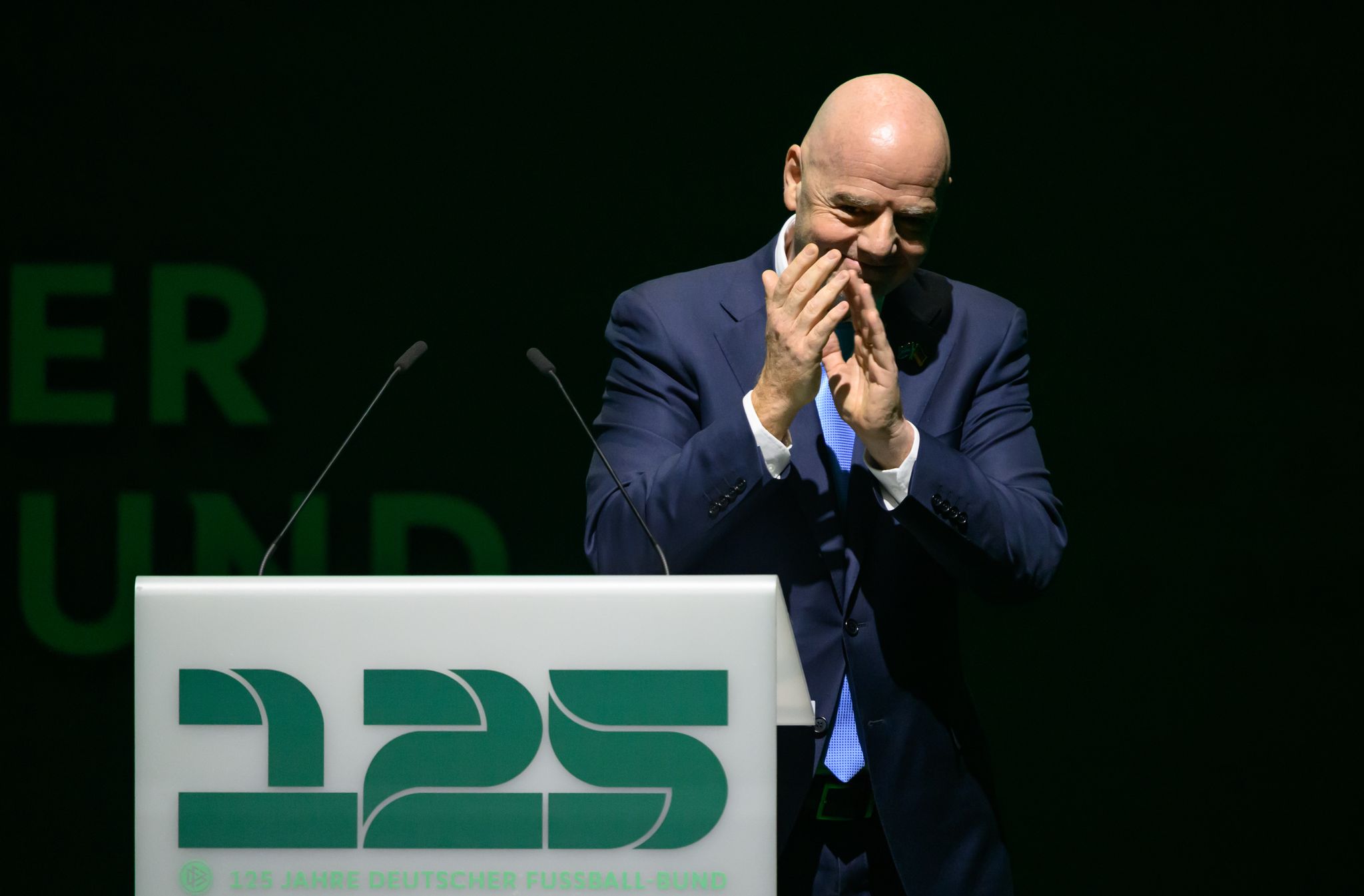 Der Druck auf FIFA-Boss Infantino wird hochgehalten. (Archivbild)