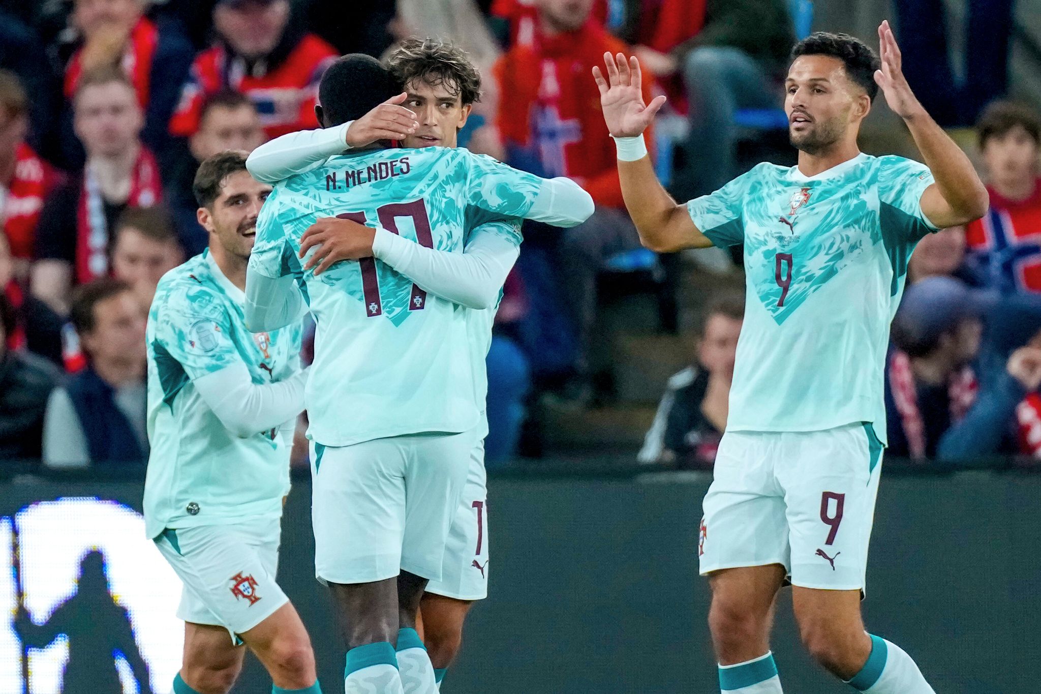 João Félix (M) und Gonçalo Ramos (r) erzielten die Treffer für Portugal.